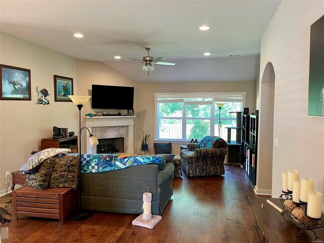 Photo - 743 Hedgefield Way