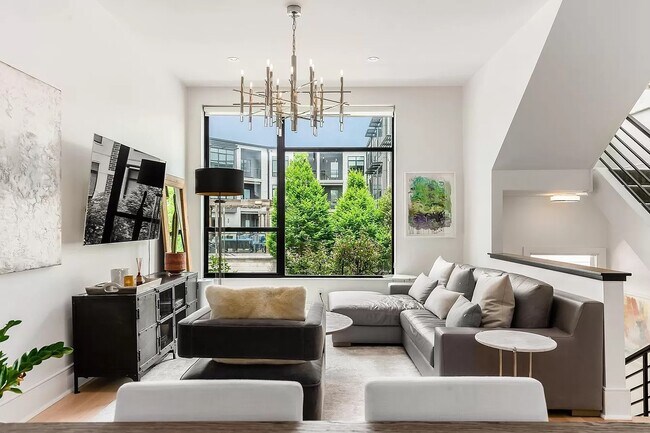 Photo - 111 Aston Row Ln