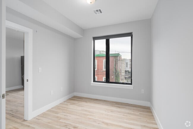 2BR, 2BA - 750SF
