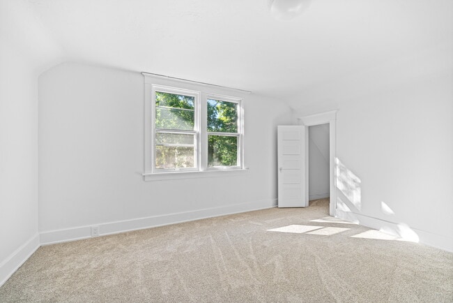 Photo - 511 W Babcock St