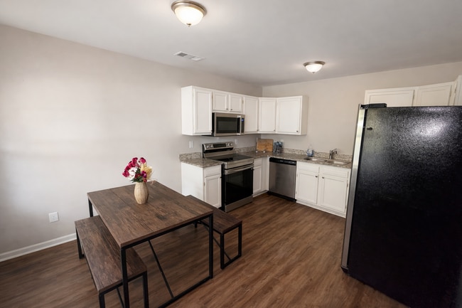 Photo - 750 Alaska St