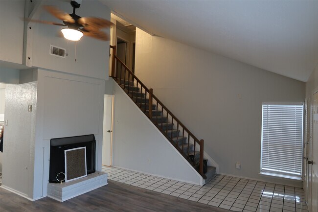 Photo - 15326 McConn St