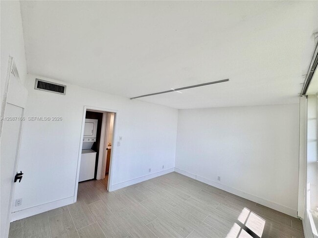 Photo - 575 Oaks Ln Unit #1008