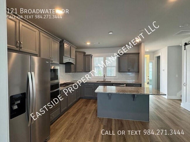 Photo - 121 Broadwater Dr