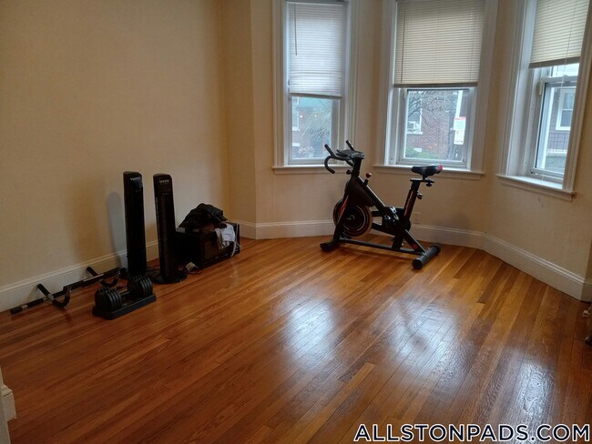 Building Photo - 11 Barrows St Rental