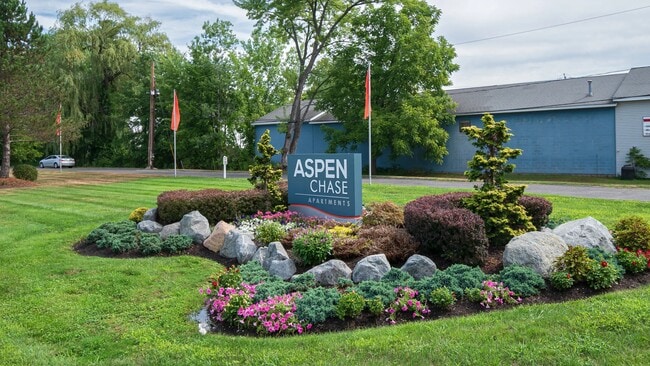 Discover your ideal apartment in the vibrant college town, just minutes from UMASS Amherst. We offer 1, 2, and 3-bedroom homes in a welcoming oasis. - Aspen Chase Apartments