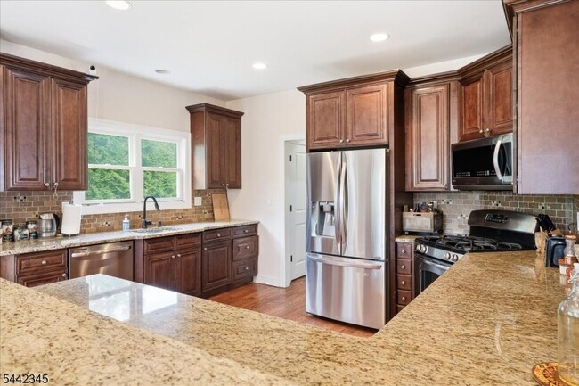 Photo - 6 Poplar Pl