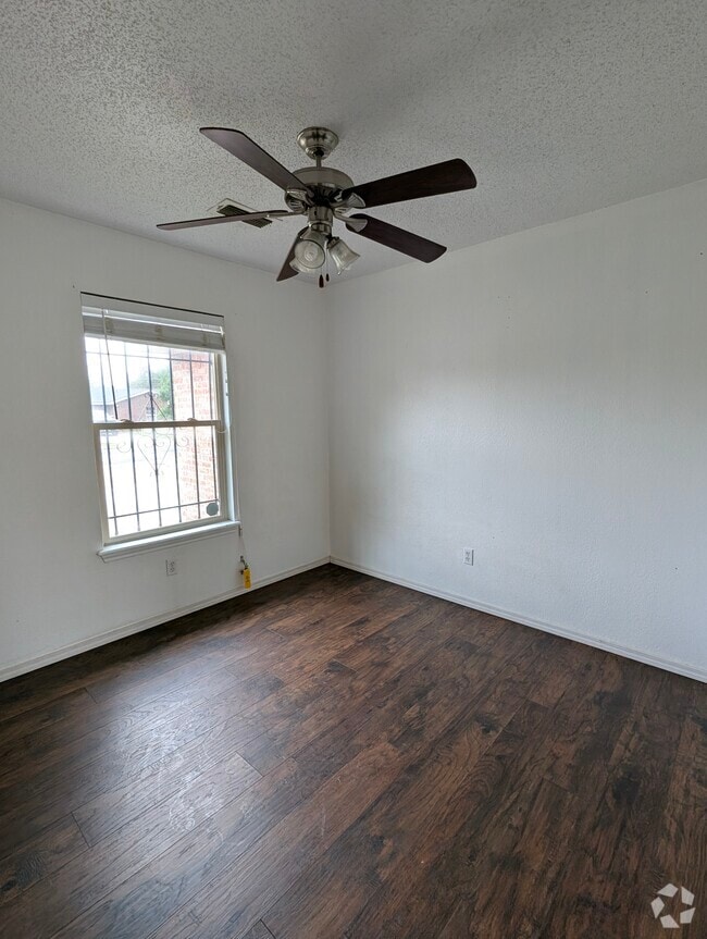 Building Photo - 2216 2nd Pl Rental