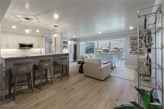 Photo - 250 Park Shore Dr Unidad 302