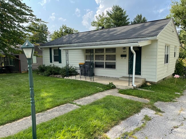 Building Photo - 425 E Wylie St