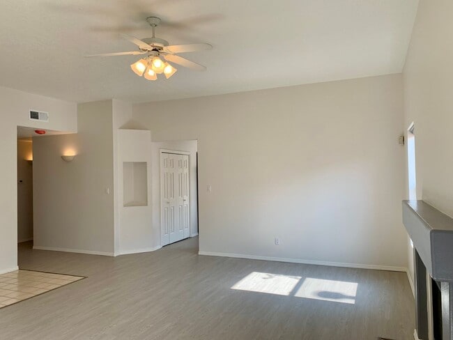 Photo - Lovely 3 Bedroom, 2 Bath In The NW!