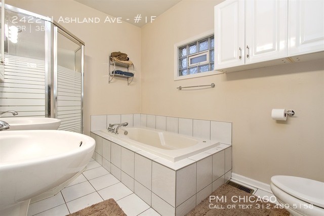Photo - 2422 N Ashland Ave Unit #1F