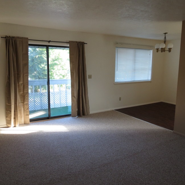 Building Photo - 1630 S Von Elm St Unit 3