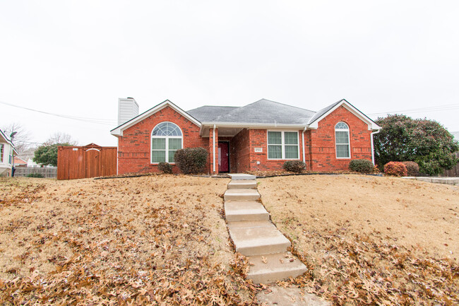 Beautifully Crafted 3-2-2 in Frisco! - Beautifully Crafted 3-2-2 in Frisco! Casa