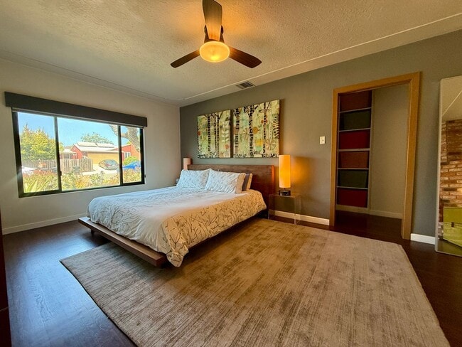 Photo - Unique 4 Bedroom House with OCEAN VIEWS in Sunset Cliffs! Fully Furnished! 6 Month Lease Term!