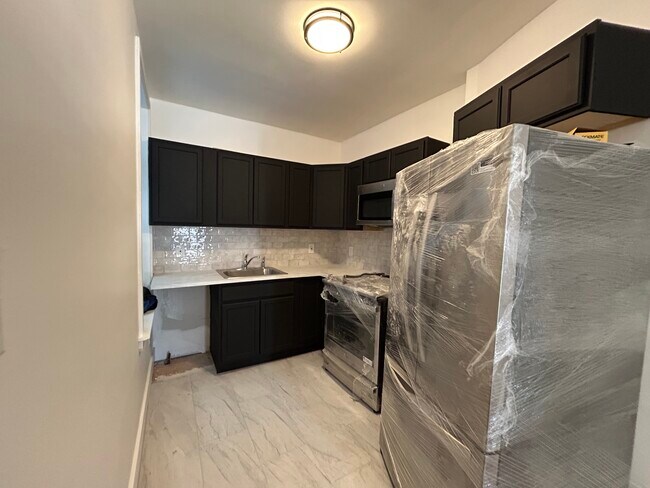 Building Photo - 2823 W Girard Ave Unit 2F