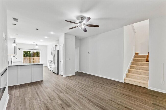 Photo - The Commons Stunning Townhome - 3 Bed 2.5 ...