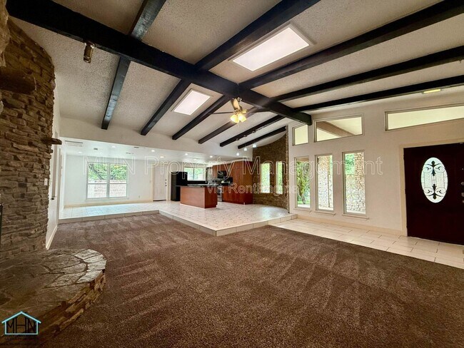 Photo - 100 Bluet Ln