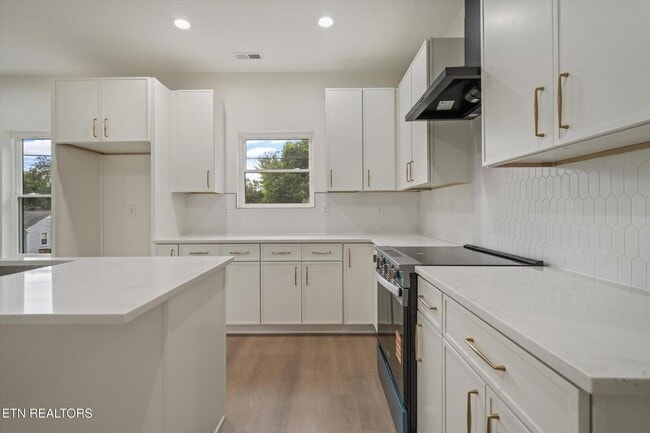 Photo - 2701 Spencer St NE