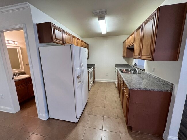 Photo - 555 Wingspan Way