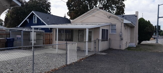 Main Photp - 4620 N Wall St