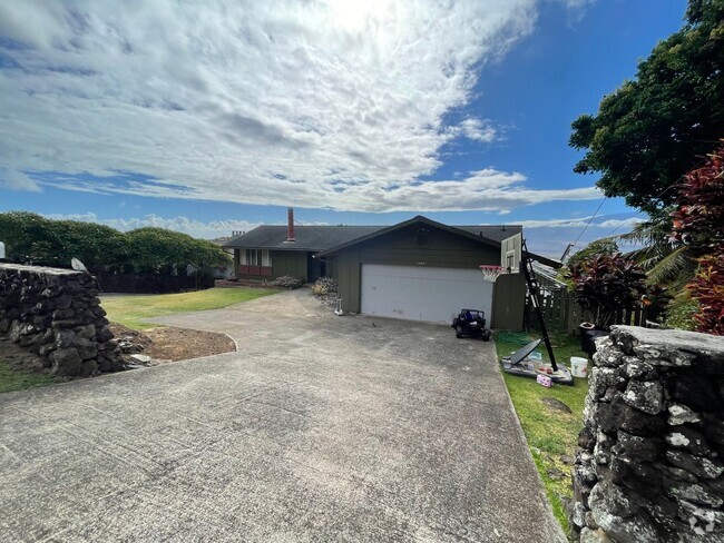 Building Photo - Wailuku Heights 3 Bedroom/2 Bathroom Rental