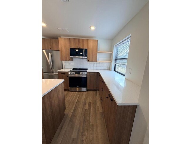 Photo - 131 W 46th St