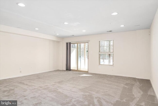 Photo - 7627 Hamilton Xing