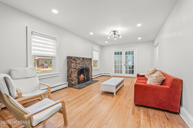 Photo - 562 N Edgemere Dr