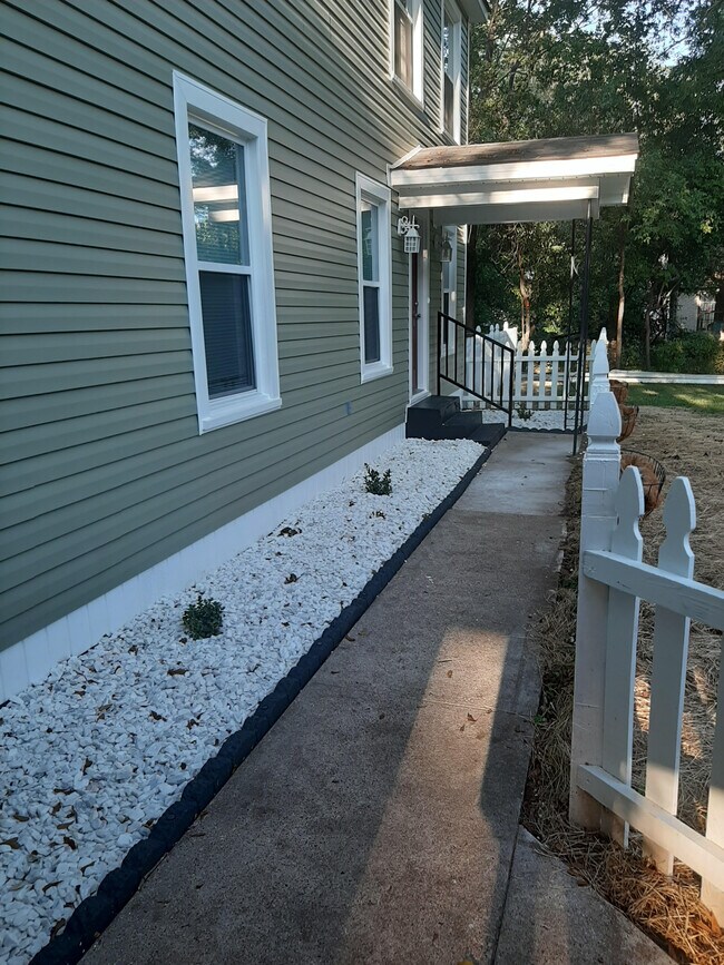 Photo - 505 W Crockett St House