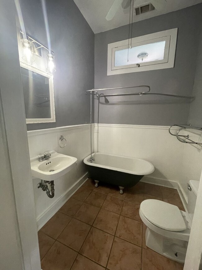 Photo - 3 Bedroom 2 Bathroom Baldwin Park upstairs unit 1 off street parking Unit 418 E. 40th Street