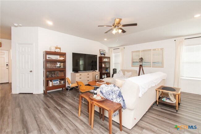 Photo - 303 Saddleback Trl