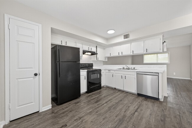 Building Photo - 427 Hollyvale Dr Unit 20