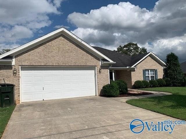 Photo - 211 Forrest Oak Ln