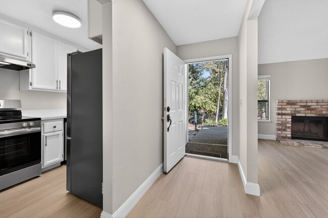 Photo - Newly Renovated 3/2.5 bath End-Unit Townhome with Vaulted Ceilings – Minutes to I-680 & Downtown!