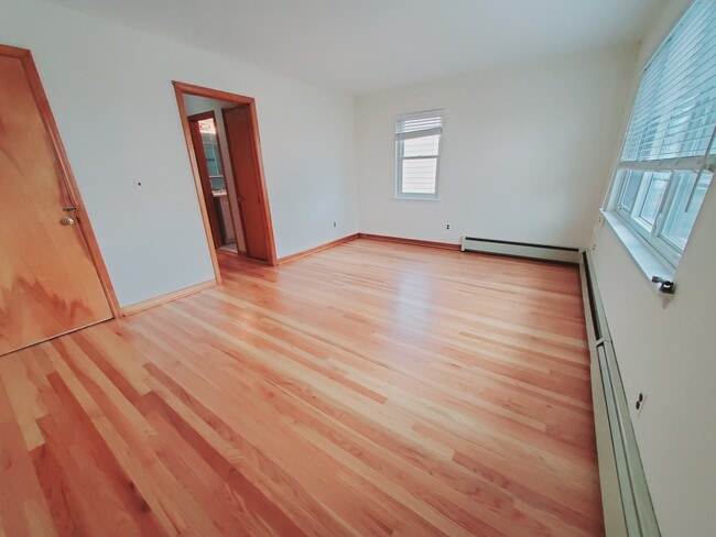Photo - 19 Ponus Ave Unit 2