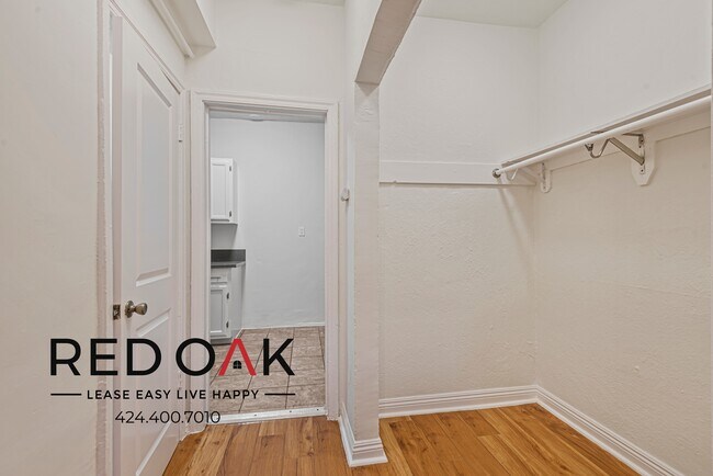 Photo - Terrific Studio with Beautiful Hardwood St... Unidad 113