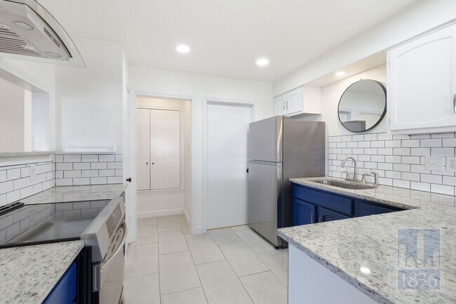 Photo - 2009 Sandberg Dr Unidad 159