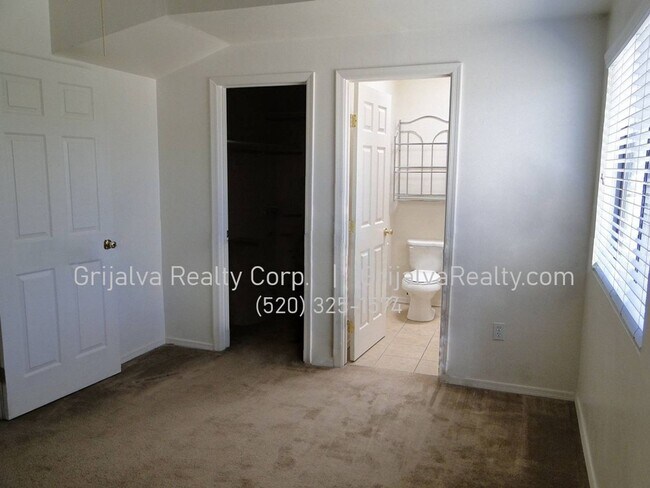 Photo - 1440 E Elm St Unit 01