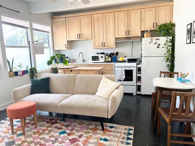 Photo - 202 E 33rd St Unit B