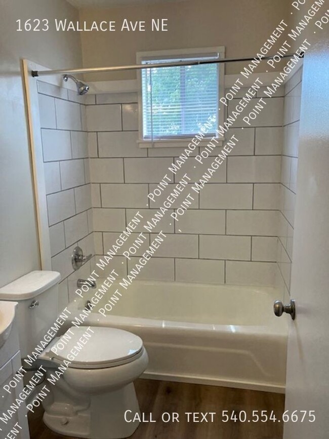Photo - 1623 Wallace Ave NE