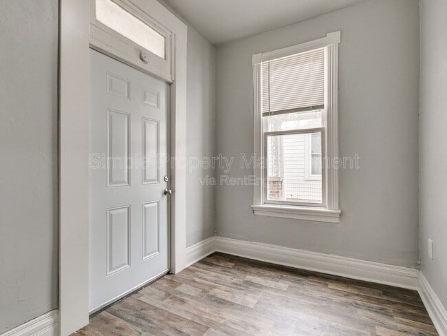 Photo - 611 E Springer Ave