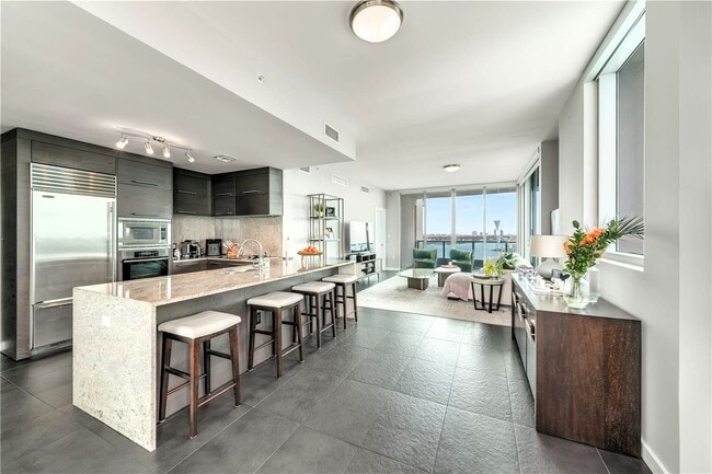 Building Photo - 900 Biscayne Blvd Unit 2101