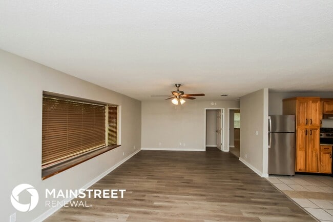 Photo - 555 La Veta Dr