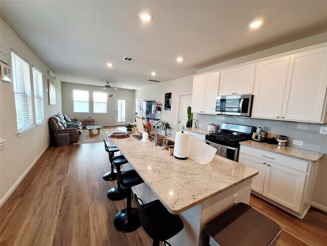 Photo - 417 Dipprey Ln