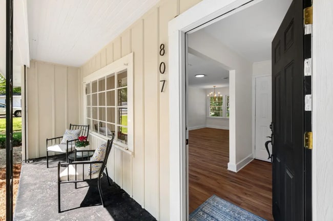 Photo - 807 Crestview Dr