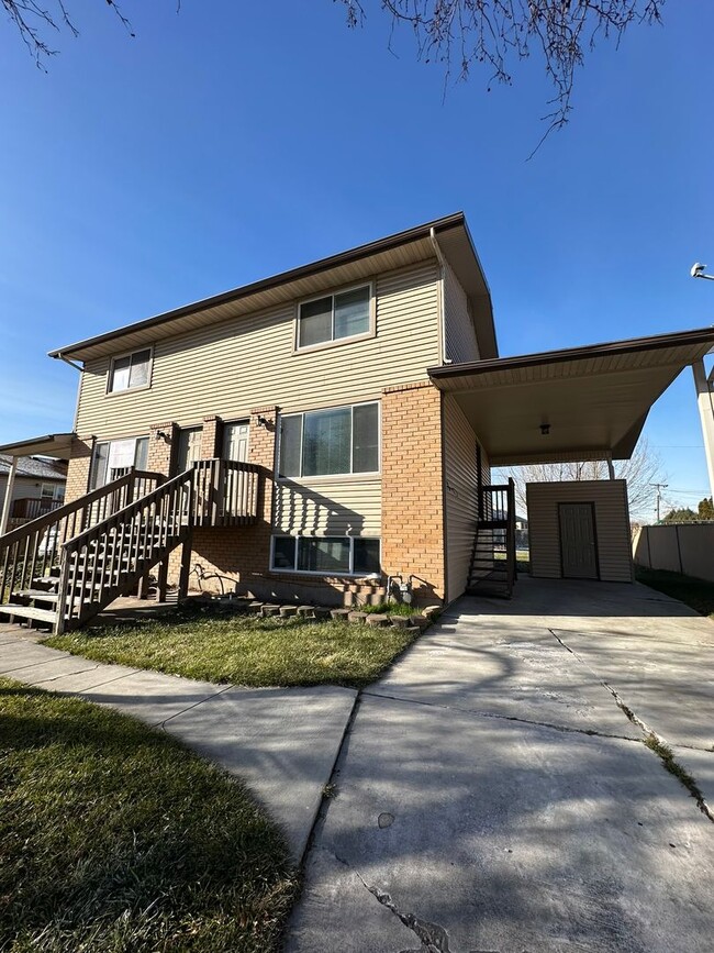 Building Photo - 700 700 W Unit 4337 S 700 W