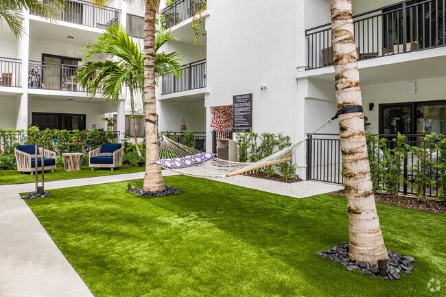 Piscina con terraza