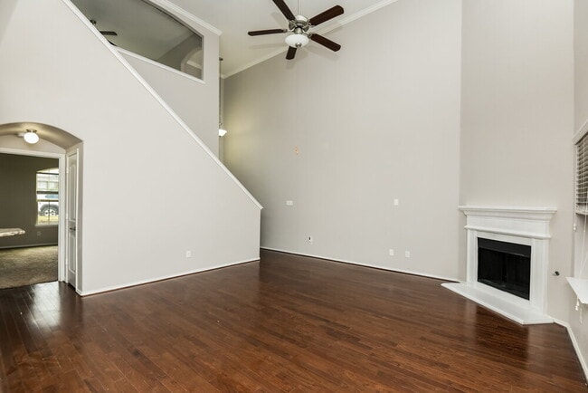 Photo - 5864 Fir Tree Ln