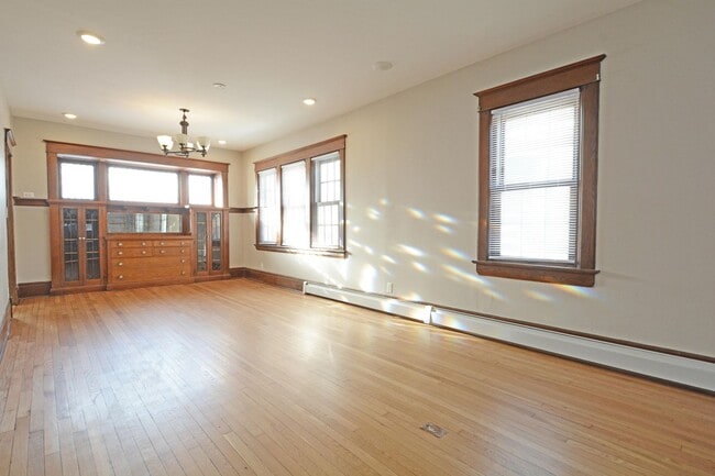 Building Photo - 814 Grand Ave Unit A Residential